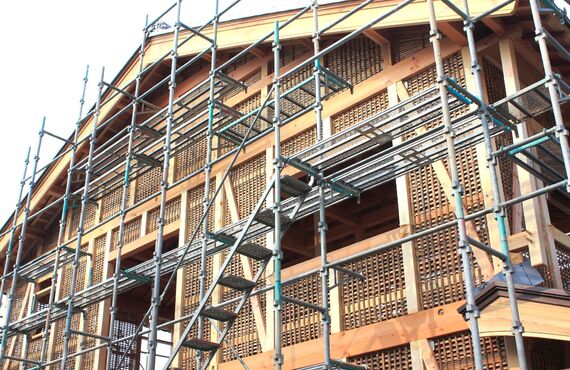 多くの業者様と関わるお仕事 | 用途に応じた足場工事を北九州にて行う株式会社泰成 